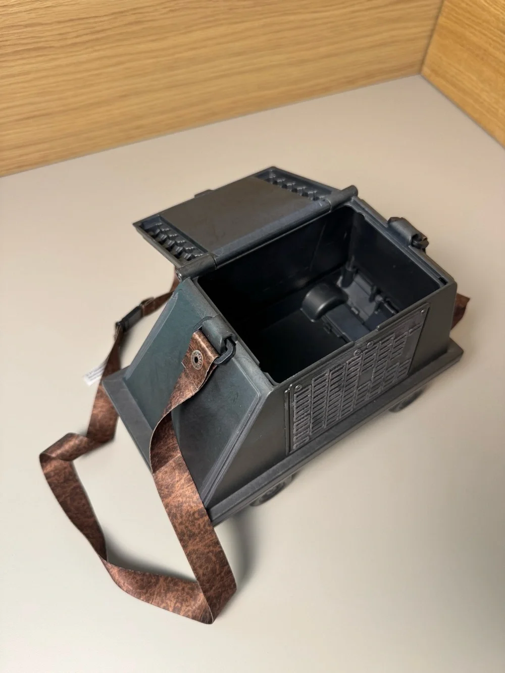 MSE-6 Mouse Droid Star Wars Galaxy’s Edge Disney Parks carry all bag collectible